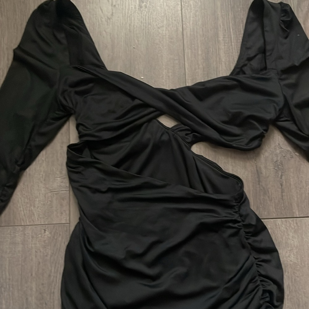NEW Twist Cut Out Ruched Bodycon Dress - Picture 5 of 5